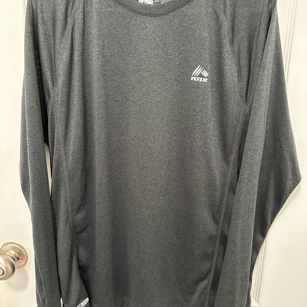 Athletic Men's Gray Long Sleeve Shirt